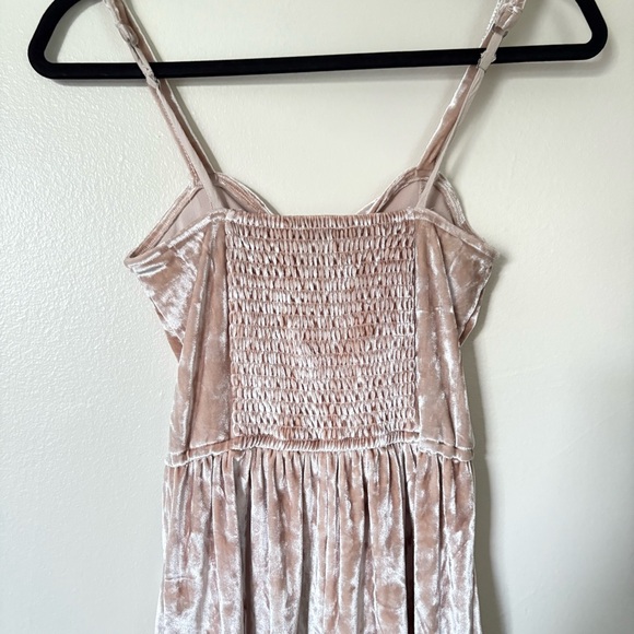 Hollister | Velvet Romper in Gold Blush | Size XS - Picture 6 of 11